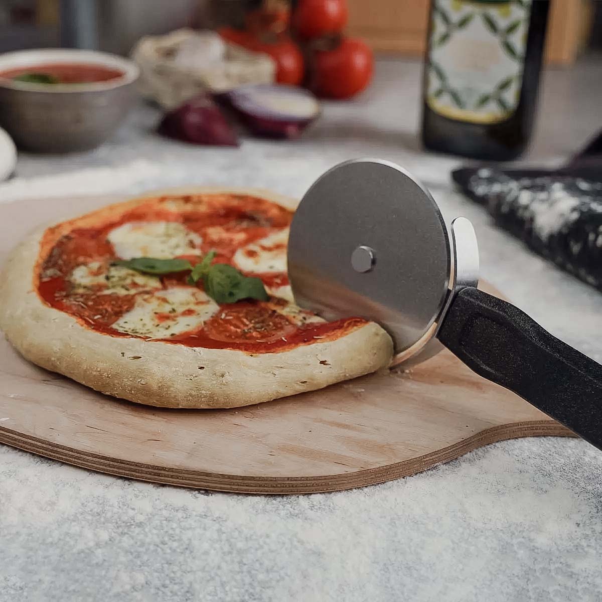 SANTOS Edelstahl & 27x2x10cm - Pizzaroller, Griff Pizzamesser, schneiden - - - Pizza-Cutter ergonomischem Pizzaschneider sicheres verletzungsfreies